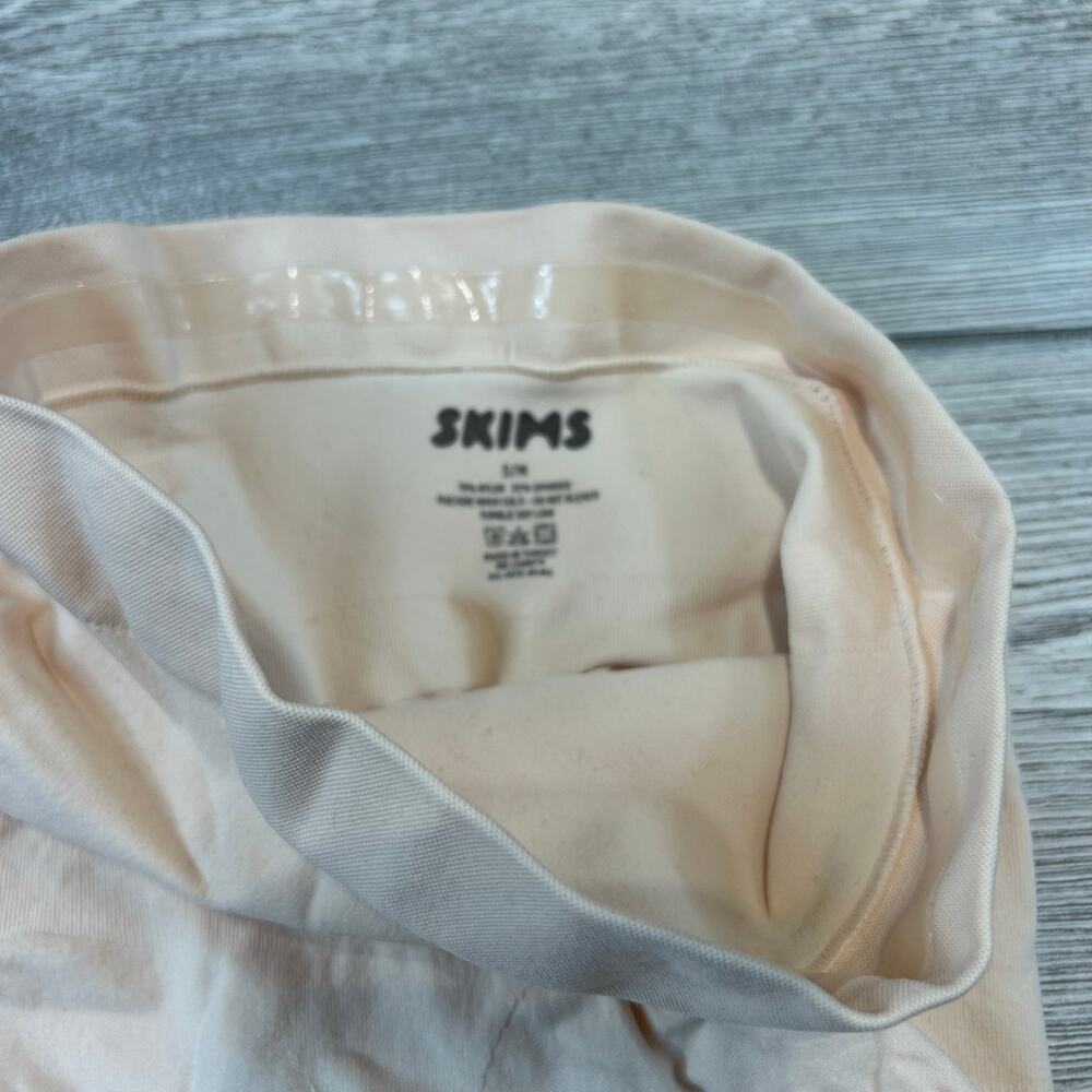 NWT Skims S/M Sculpting Short Mid Thigh Shapewear Nude - Picture 4 of 4